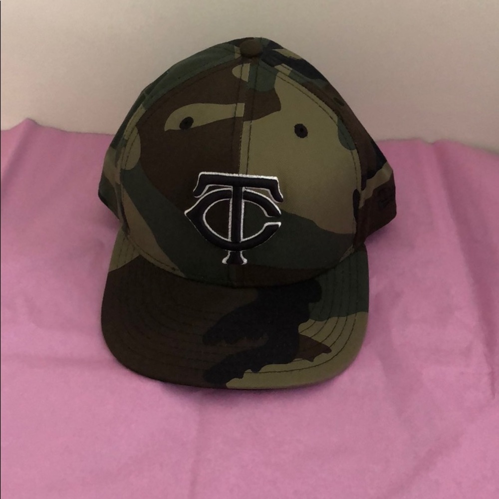 Like new new era hat size 7.5